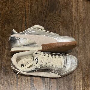 Puma Bella Donna Women's Silver and white Sneakers, size 8